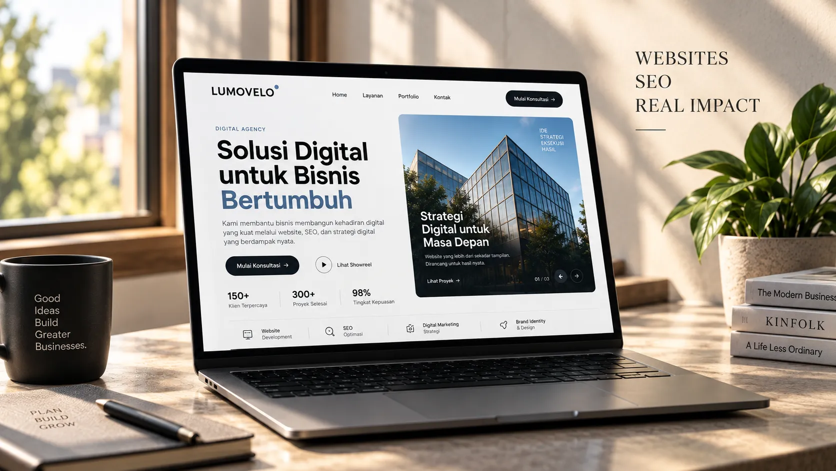 Laptop dengan tampilan website Lumovelo di meja kerja yang hangat